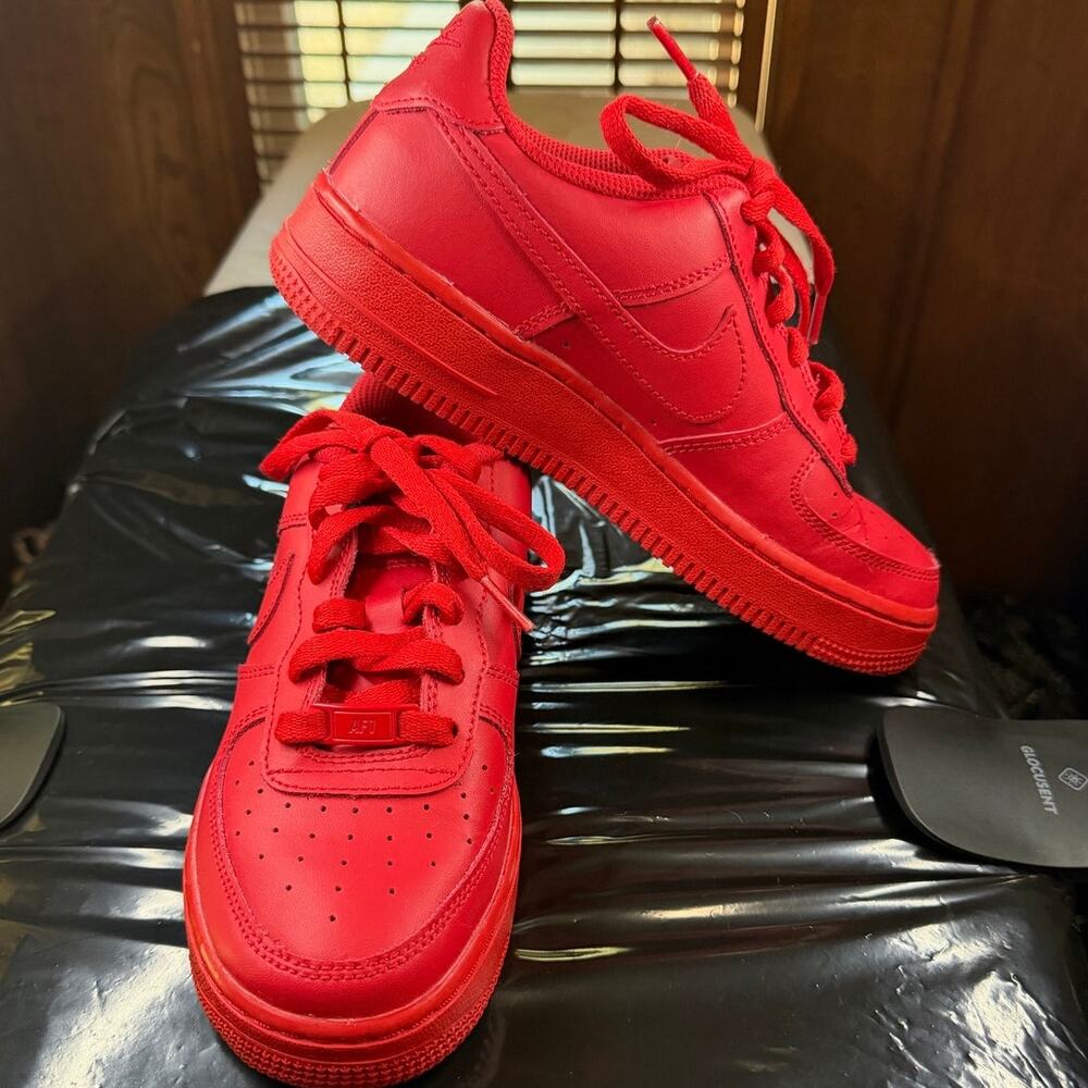 Nike Air Force 1 LE Youth Size 4.5Y Triple Red Sneakers